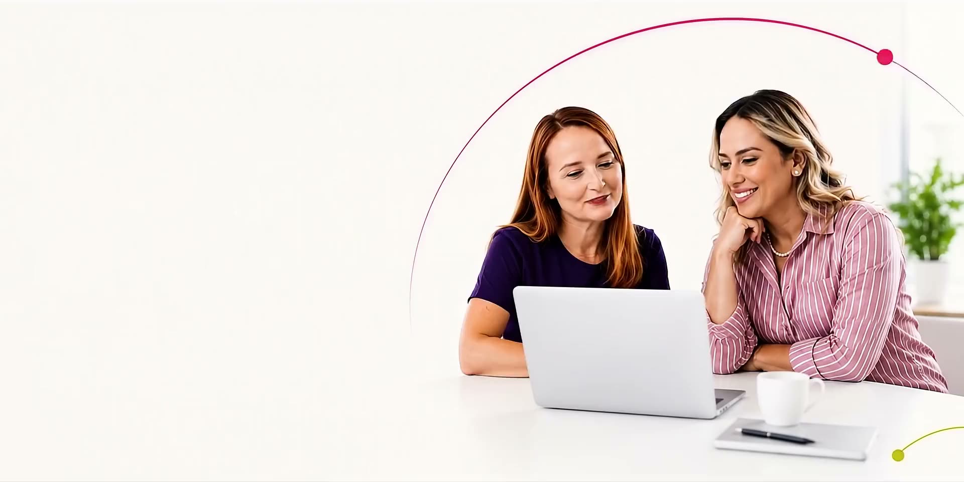 Equipe NOVECK analisando dados em um ambiente de escritório